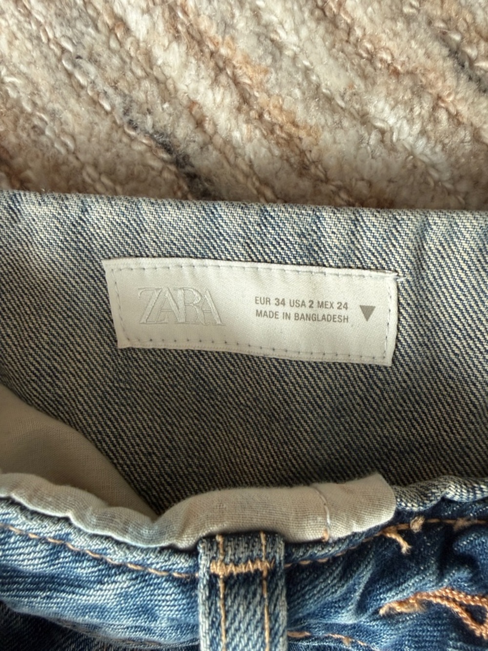 Zara TRF Mid Rise folded waist jeans in Blue - Picture 4 of 6